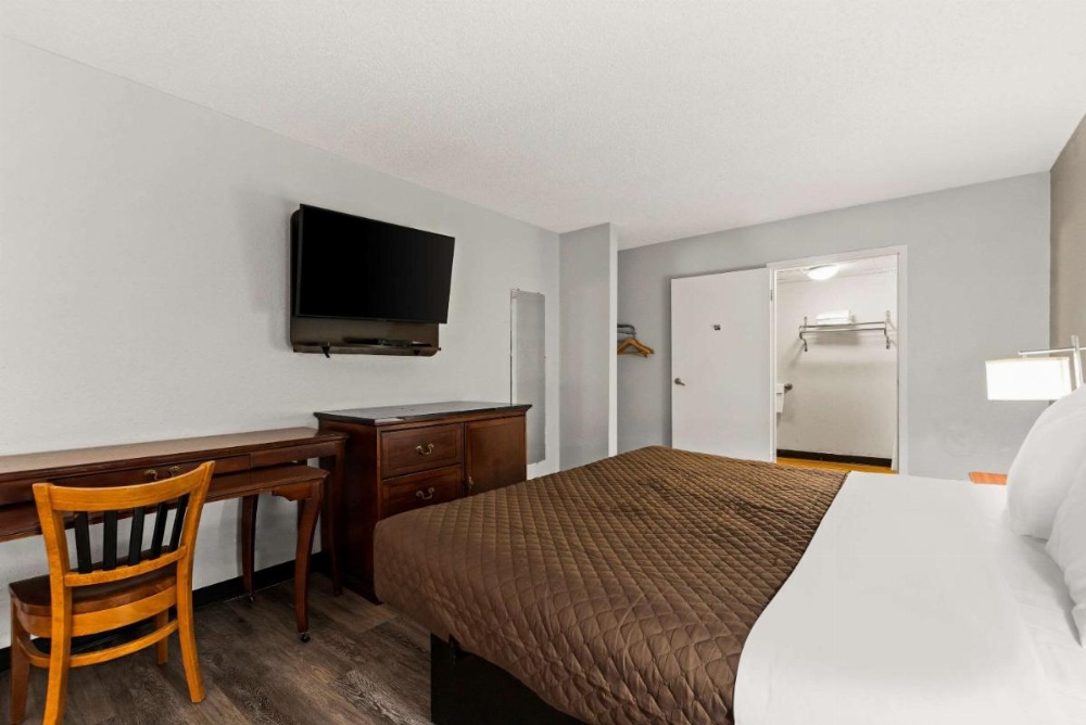 Rodeway Inn Image 10