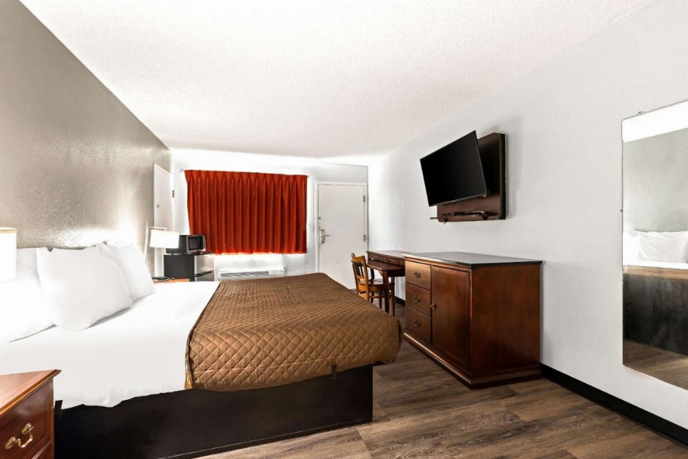 Rodeway Inn Image 11