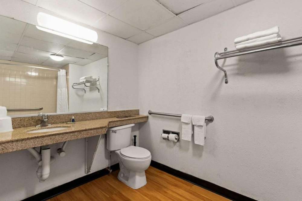 Rodeway Inn Image 12