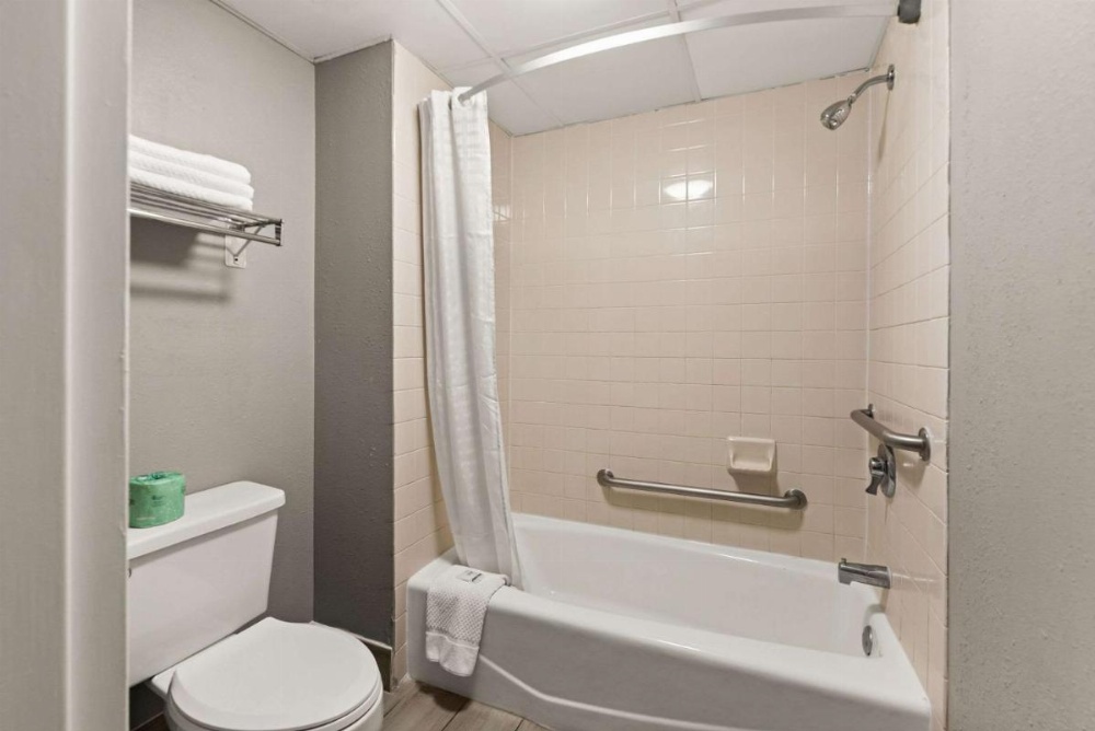 Rodeway Inn Image 19