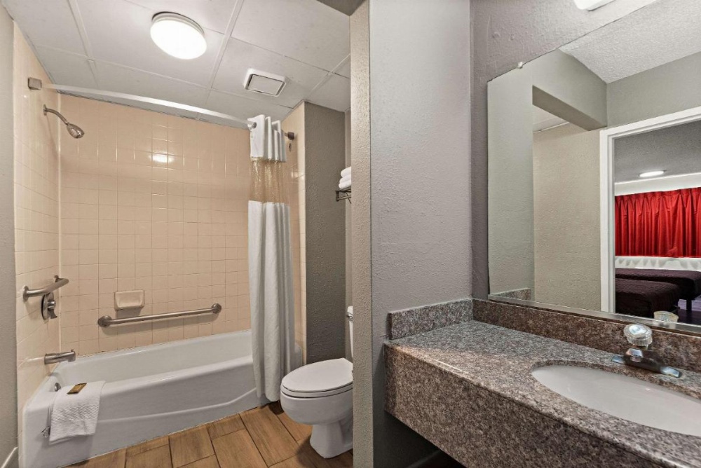Rodeway Inn Image 22