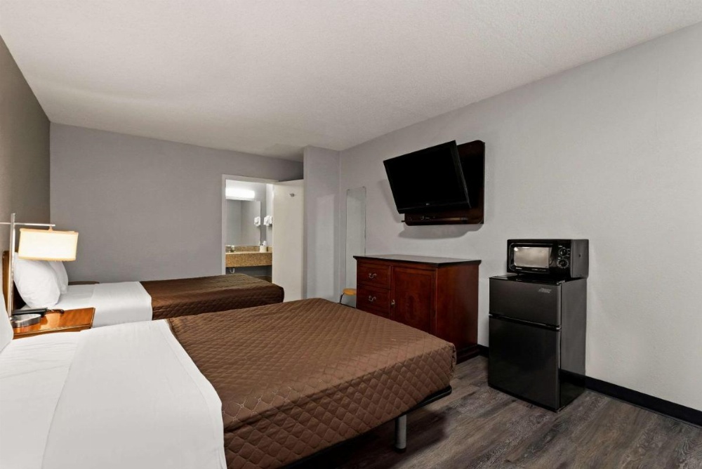 Rodeway Inn Image 23