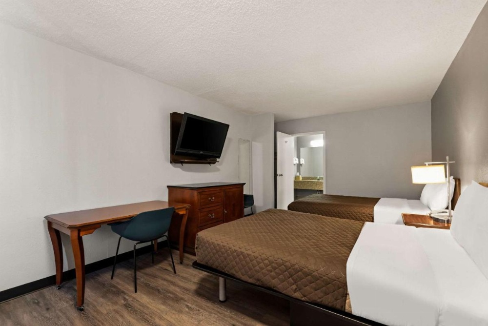 Rodeway Inn Image 25