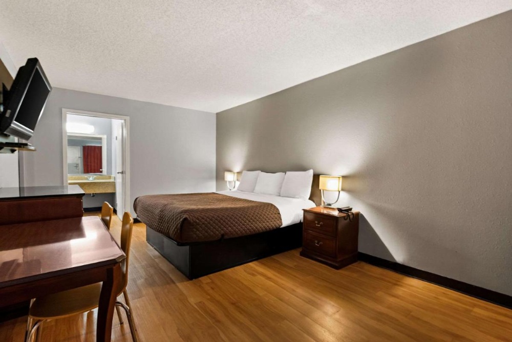 Rodeway Inn Image 6